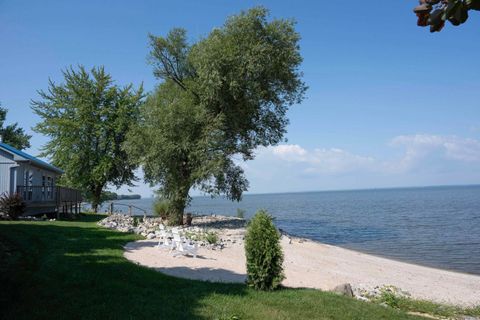 Photo of 4061 NICOLET Road, GREEN BAY, WI 54311 (MLS # 50313265)