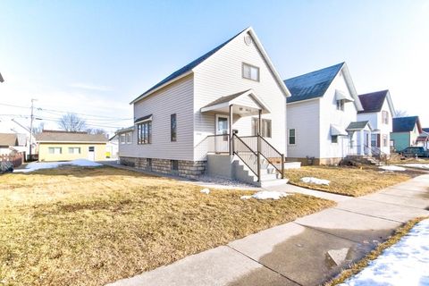 Photo of 1166 DAGGETT Street, MARINETTE, WI 54143 (MLS # 50321486)