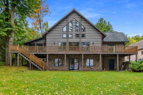 Photo of N8234 OAK Lane, CRIVITZ, WI 54114 (MLS # 50315488)