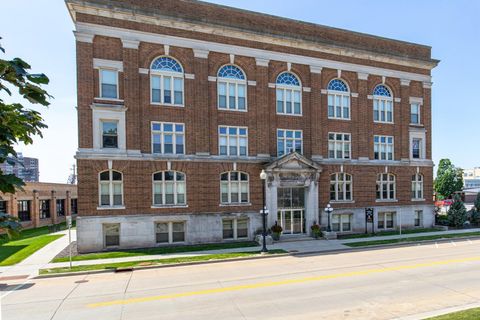 Photo of 105 WASHINGTON Avenue #002, OSHKOSH, WI 54901 (MLS # 50310780)