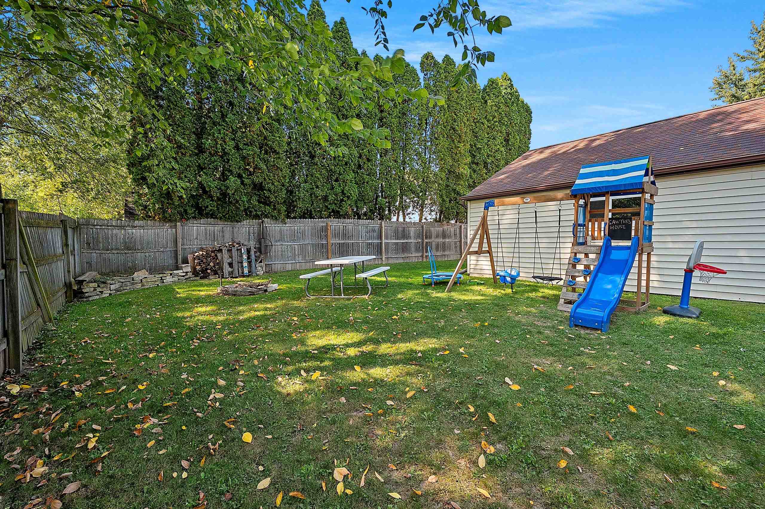 Kaukauna, Wisconsin 54130, United States, 3 Bedrooms Bedrooms, ,1 BathroomBathrooms,Residential,Active,213378