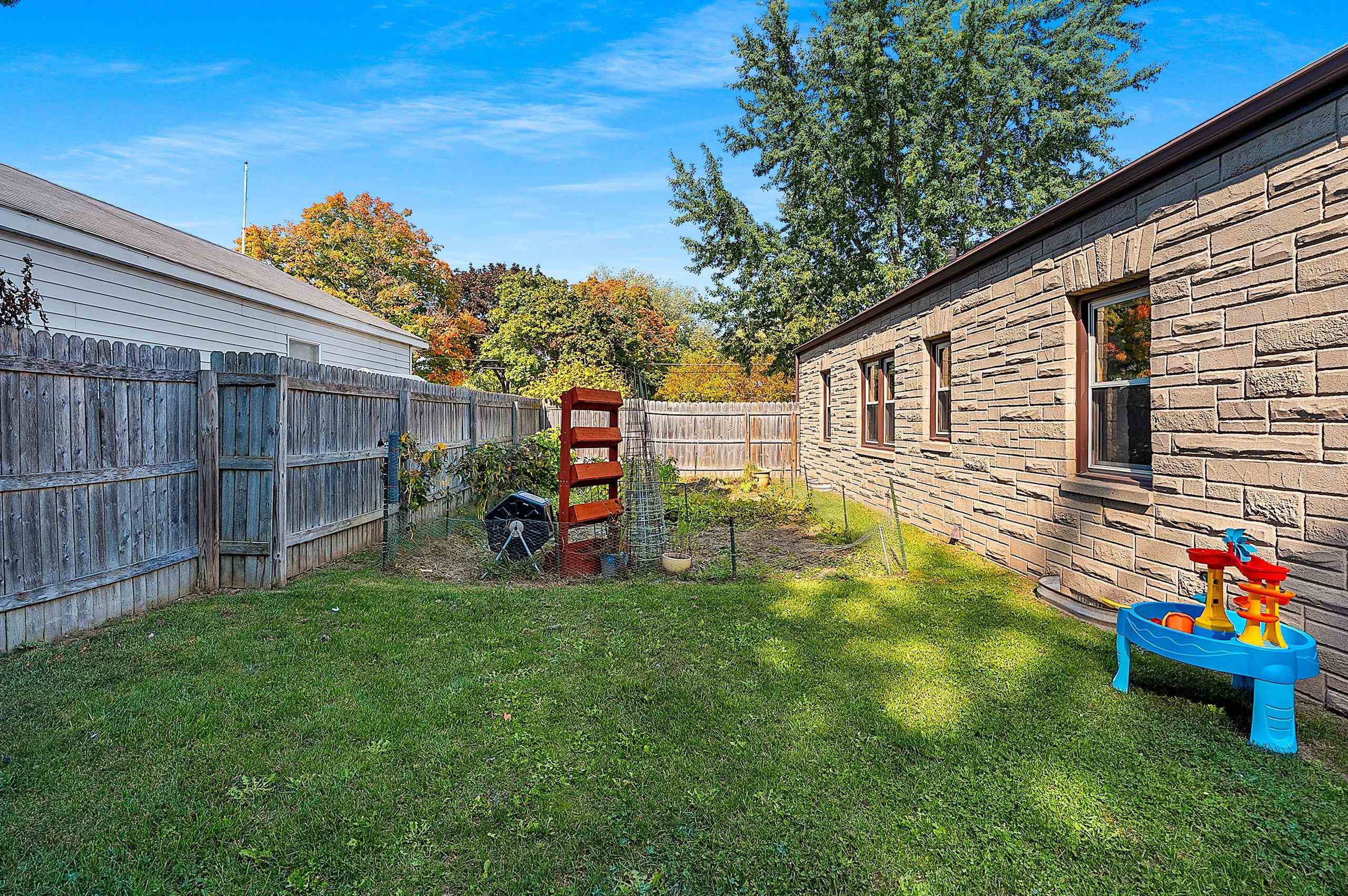 Kaukauna, Wisconsin 54130, United States, 3 Bedrooms Bedrooms, ,1 BathroomBathrooms,Residential,Active,213378