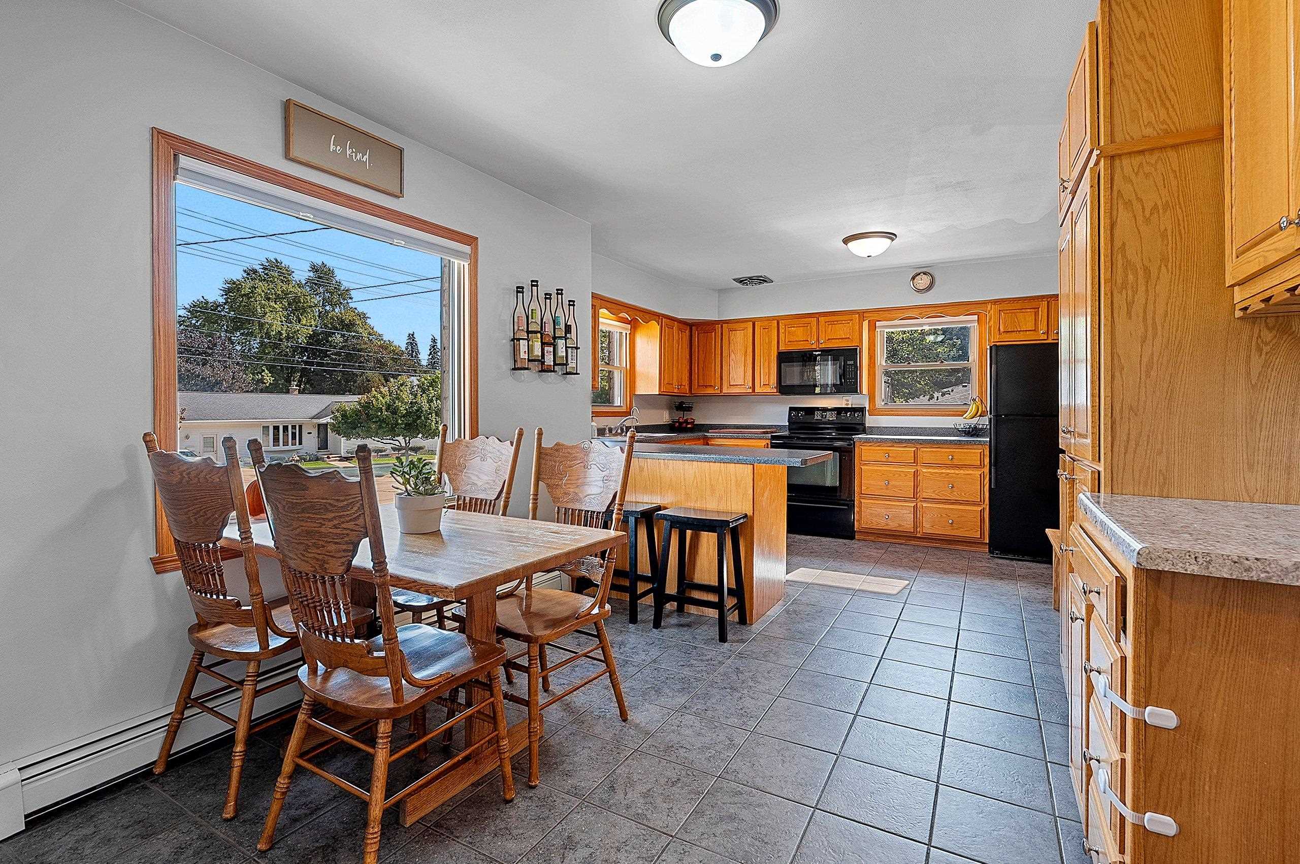 Kaukauna, Wisconsin 54130, United States, 3 Bedrooms Bedrooms, ,1 BathroomBathrooms,Residential,Active,213378