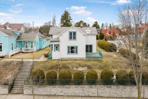 Photo of 711 MILWAUKEE Street, KEWAUNEE, WI 54216 (MLS # 50323155)