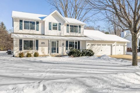 Photo of 201 SWISS MEADOW Lane, GREEN BAY, WI 54302 (MLS # 50320478)