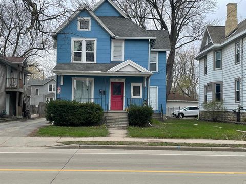 Multi Family in OSHKOSH WI 907 JACKSON Street.jpg