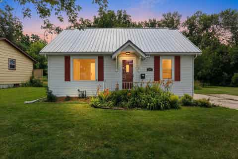 Photo of 1754 OAKDALE Avenue, GREEN BAY, WI 54302 (MLS # 50330437)