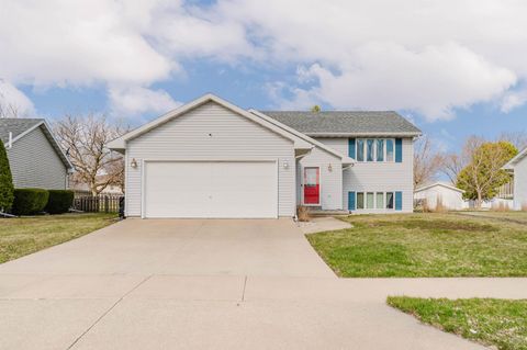 Photo of 3113 BELLFIELD Drive, OSHKOSH, WI 54904 (MLS # 50323251)