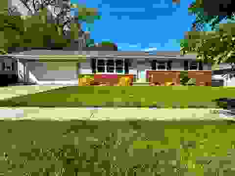 Photo of 1404 PONDEROSA Avenue, GREEN BAY, WI 54313 (MLS # 50327171)