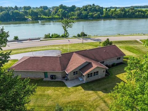 Photo of 75 WASHINGTON Street, WRIGHTSTOWN, WI 54180 (MLS # 50311800)