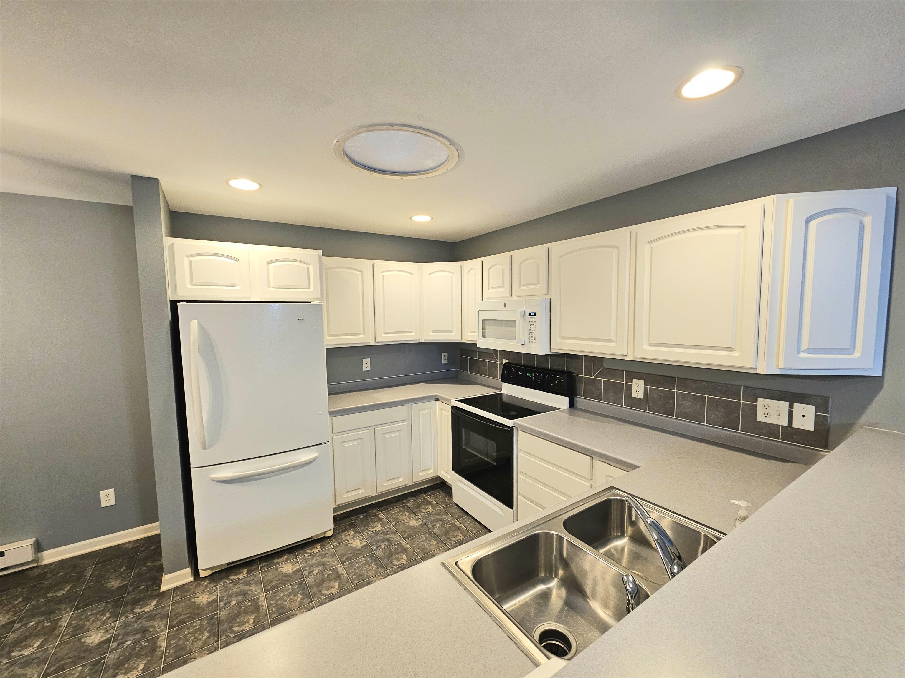 231 COUNTRY SIDE Court