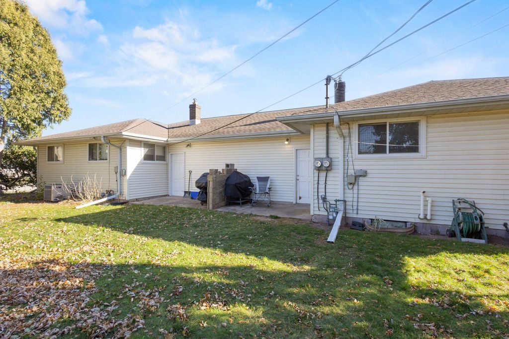 Photo of 2411 N EUGENE Street, APPLETON, WI 54914 (MLS # 50318344)