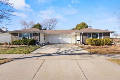 Photo of 2411 N EUGENE Street, APPLETON, WI 54914 (MLS # 50318344)