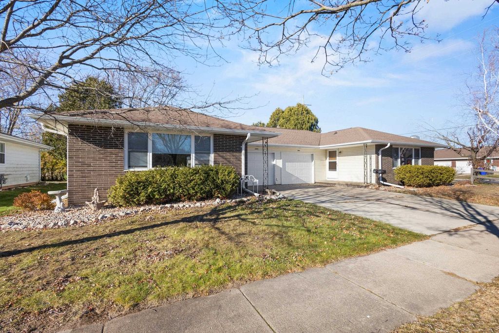 Photo of 2411 N EUGENE Street, APPLETON, WI 54914 (MLS # 50318344)