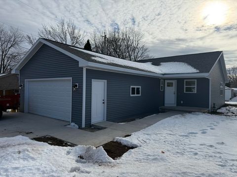 Photo of 1109 E MURDOCK Avenue, OSHKOSH, WI 54901 (MLS # 50319385)