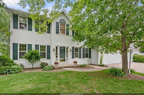 Photo of 2936 BLUE MOON Drive, GREEN BAY, WI 54311 (MLS # 50327418)