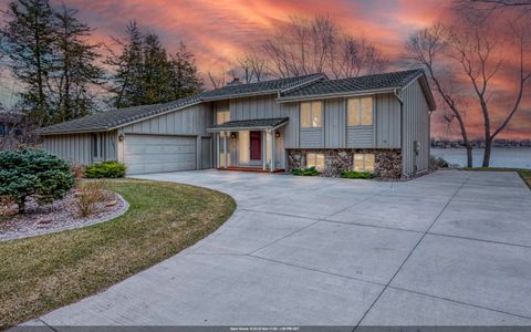 Photo of 2151 SUNRISE Drive, APPLETON, WI 54914 (MLS # 50306512)