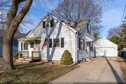 Photo of 418 N OUTAGAMIE Street, APPLETON, WI 54914 (MLS # 50323663)