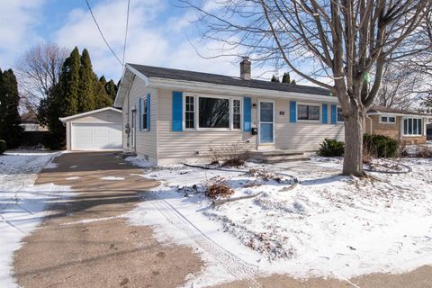 Photo of 1850 KNAPP Street, OSHKOSH, WI 54902 (MLS # 50320035)