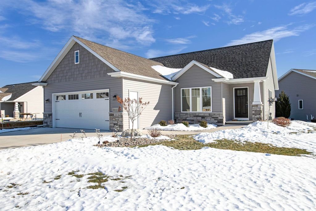 Photo of 5010 W WOODS CREEK Lane, APPLETON, WI 54913 (MLS # 50319447)