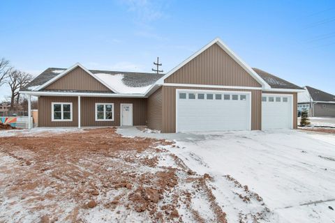 Photo of 445 W PAPERMILL Run, KIMBERLY, WI 54136 (MLS # 50320336)