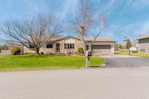 Photo of 3127 HONEY CREEK Court, OSHKOSH, WI 54904 (MLS # 50323367)