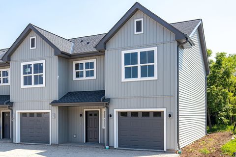 Photo of 1084 W 20TH Avenue, OSHKOSH, WI 54902 (MLS # 50321379)