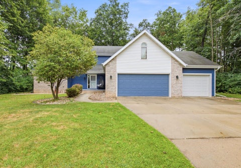 Photo of 2420 BRANTWOOD Drive, NEENAH, WI 54956 (MLS # 50330554)