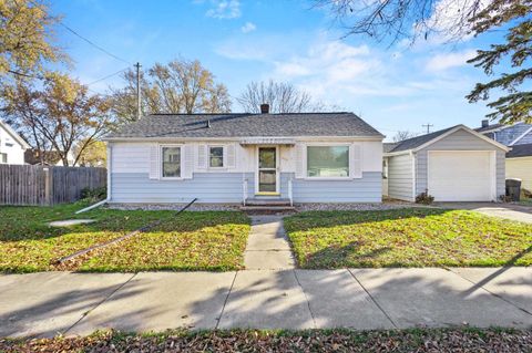 Photo of 400 S DOUGLAS Street, APPLETON, WI 54914 (MLS # 50318338)