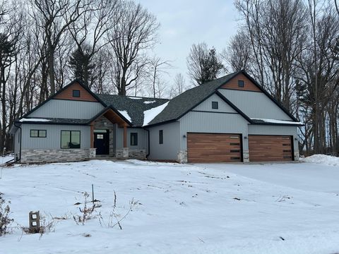 Photo of 2623 CHAMBERS Crossing, GREEN BAY, WI 54313 (MLS # 50320600)
