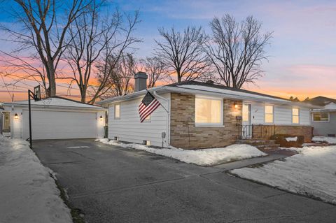 Photo of 1419 W 3RD Street, KIMBERLY, WI 54136 (MLS # 50319325)