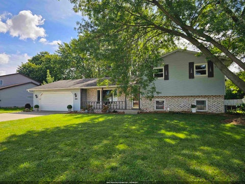 Photo of 2456 HEATHER Road, GREEN BAY, WI 54311 (MLS # 50332733)