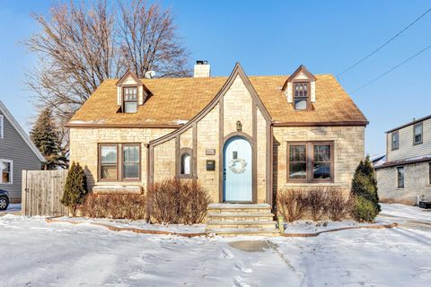 Photo of 125 E ALLOUEZ Avenue, GREEN BAY, WI 54301 (MLS # 50320474)