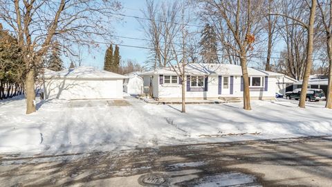Photo of 800 MAPLE Street, WINNECONNE, WI 54986 (MLS # 50319899)