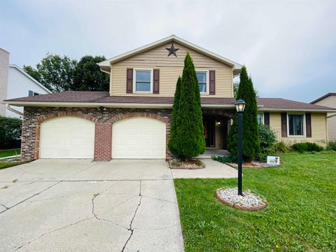Photo of 2565 CARMEL Lane, GREEN BAY, WI 54311 (MLS # 50332674)