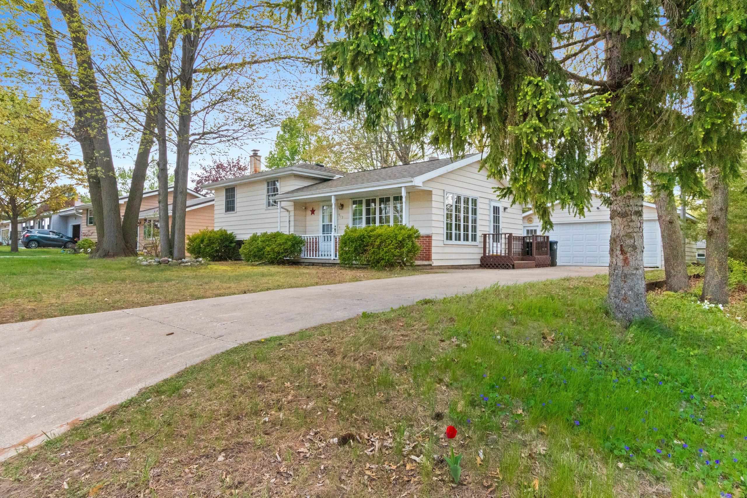 Shawano, Wisconsin 54166, United States, 4 Bedrooms Bedrooms, ,1 BathroomBathrooms,Residential,Active,131966