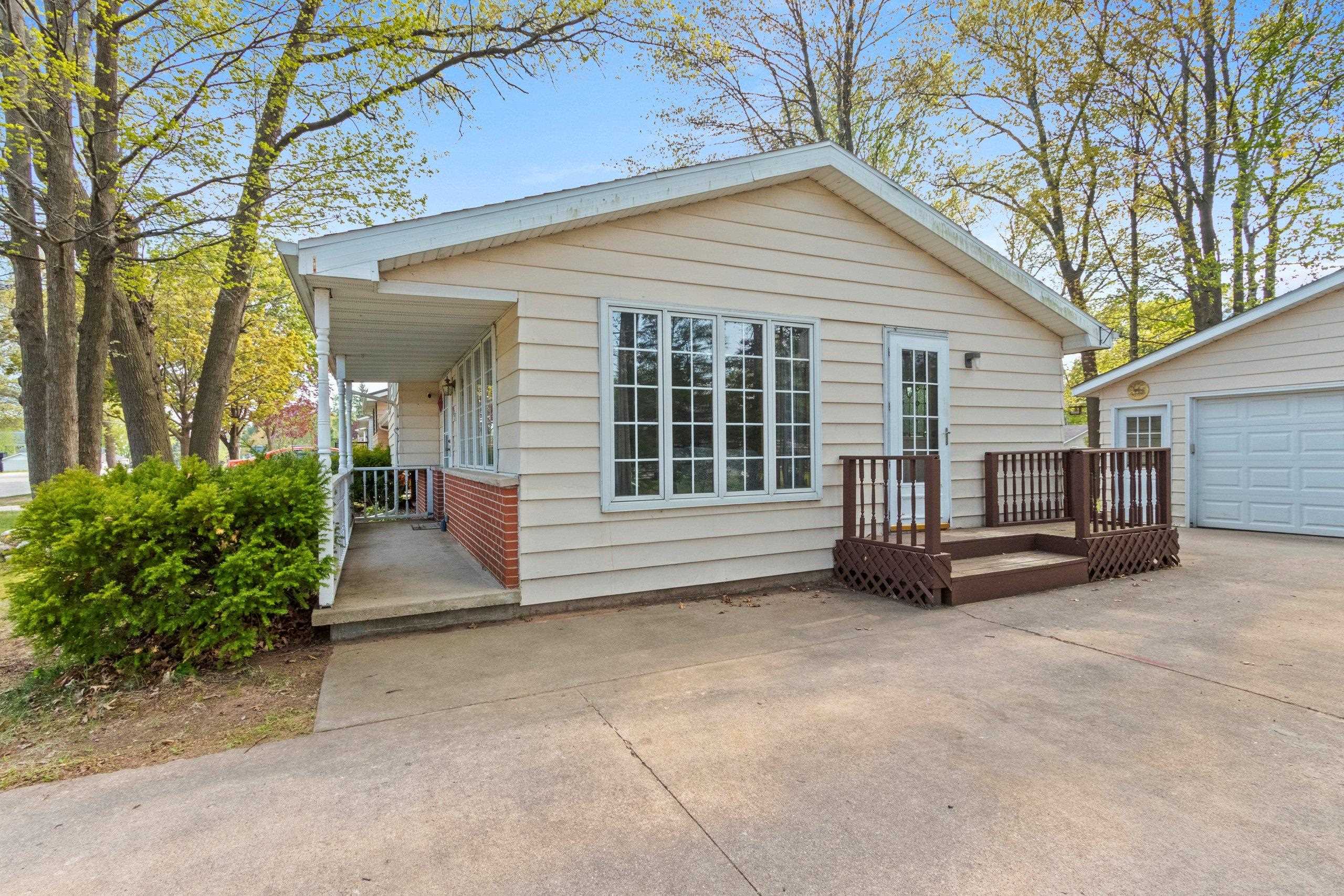 Shawano, Wisconsin 54166, United States, 4 Bedrooms Bedrooms, ,1 BathroomBathrooms,Residential,Active,131966