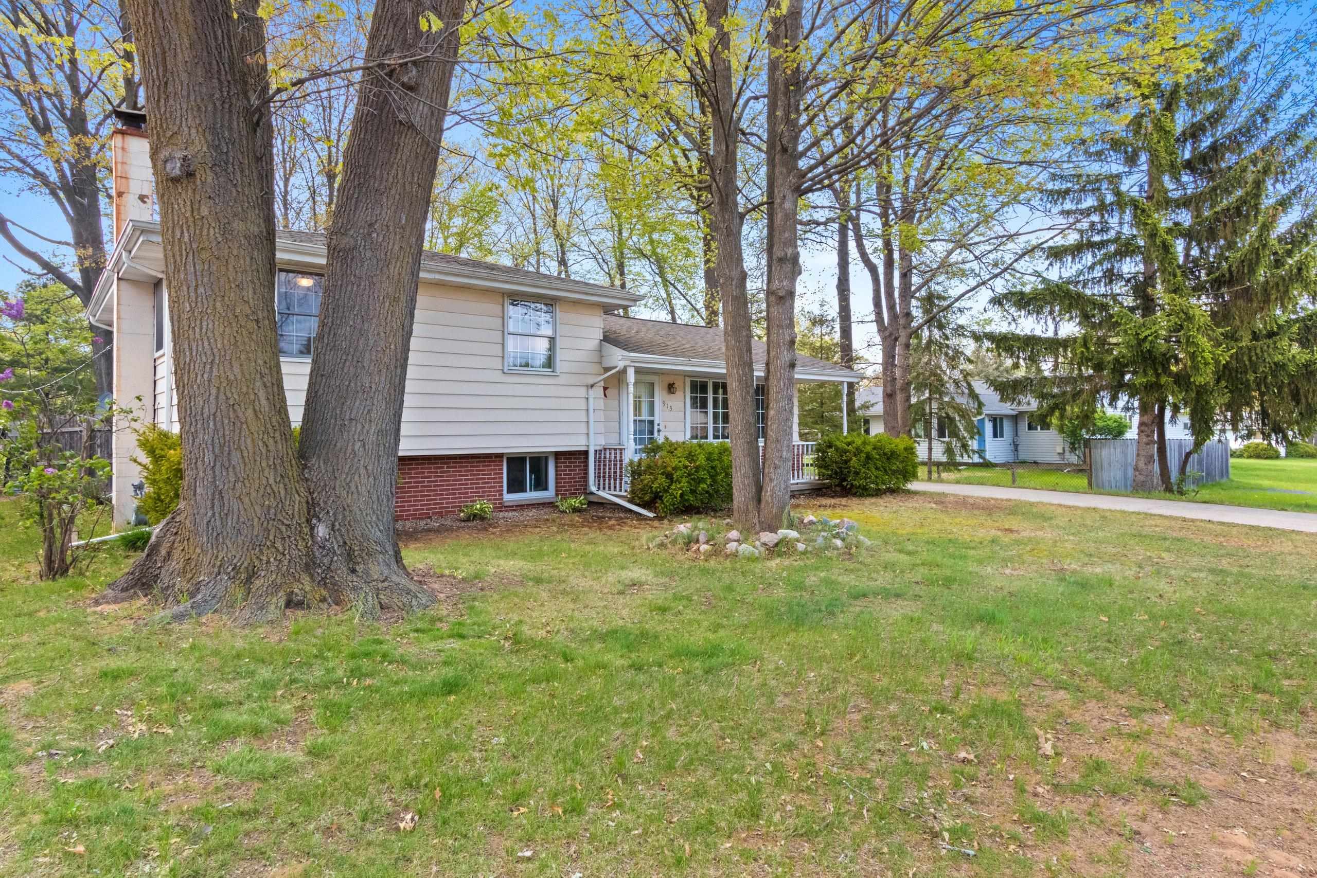 Shawano, Wisconsin 54166, United States, 4 Bedrooms Bedrooms, ,1 BathroomBathrooms,Residential,Active,131966