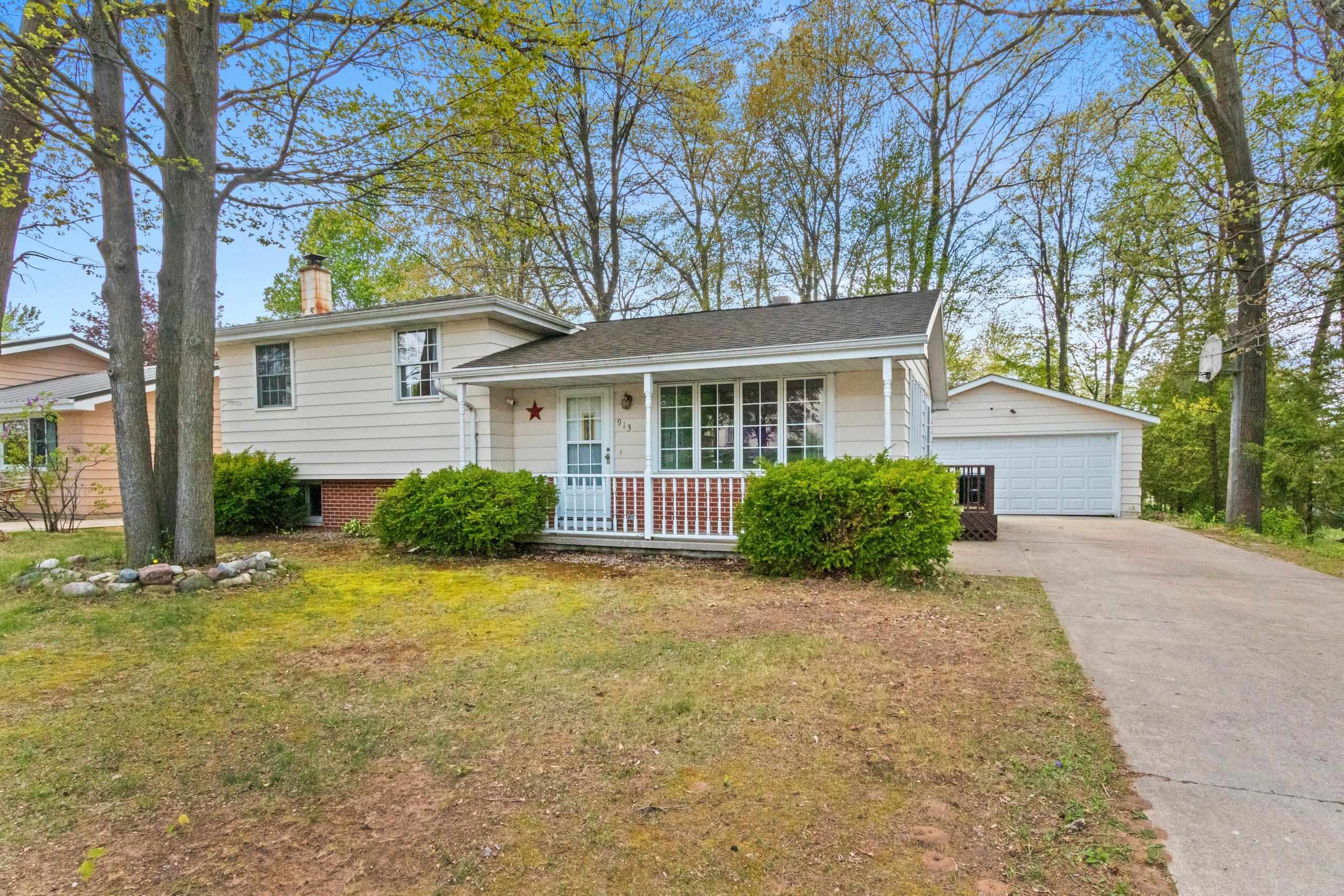 Shawano, Wisconsin 54166, United States, 4 Bedrooms Bedrooms, ,1 BathroomBathrooms,Residential,Active,131966