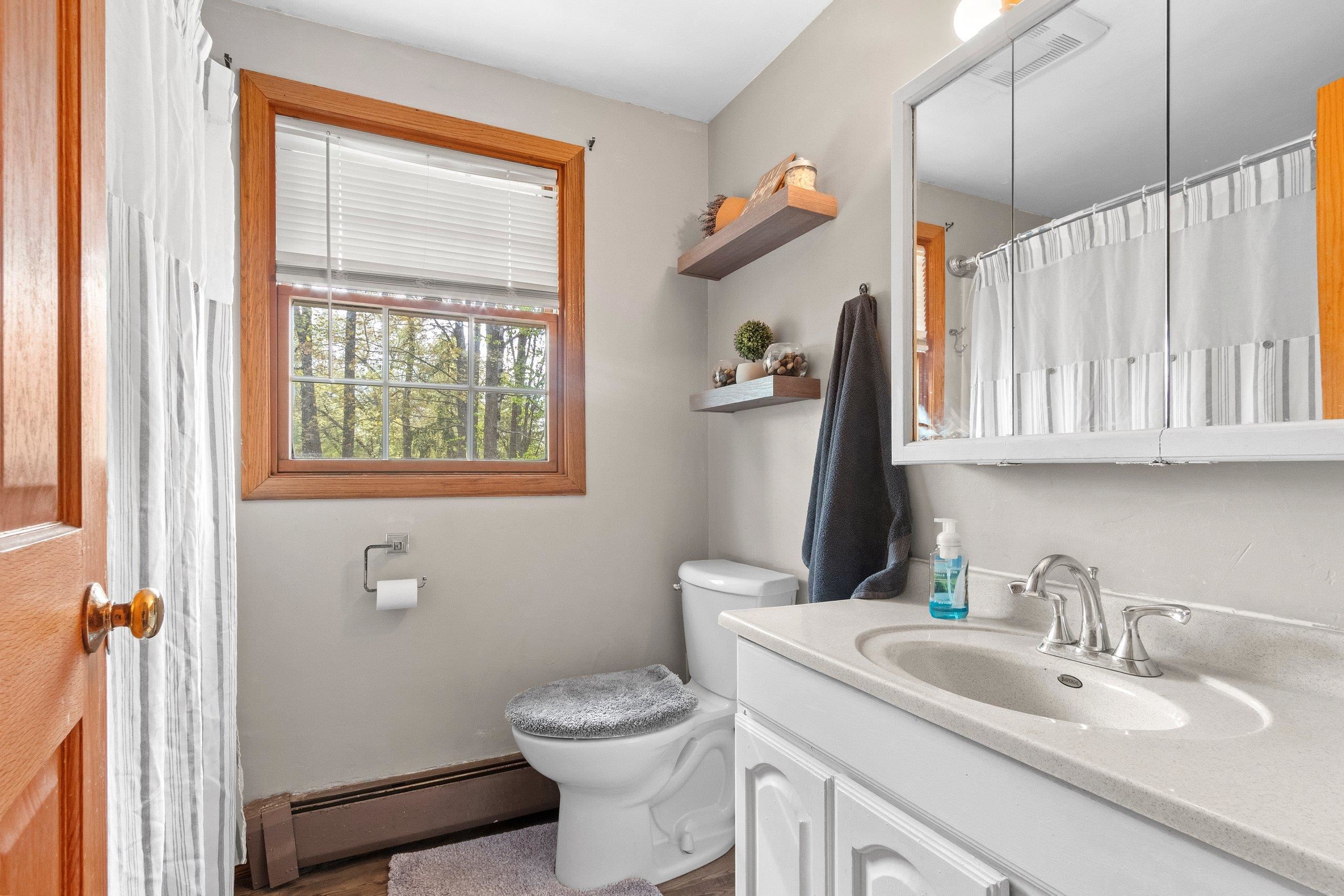 Shawano, Wisconsin 54166, United States, 4 Bedrooms Bedrooms, ,1 BathroomBathrooms,Residential,Active,131966