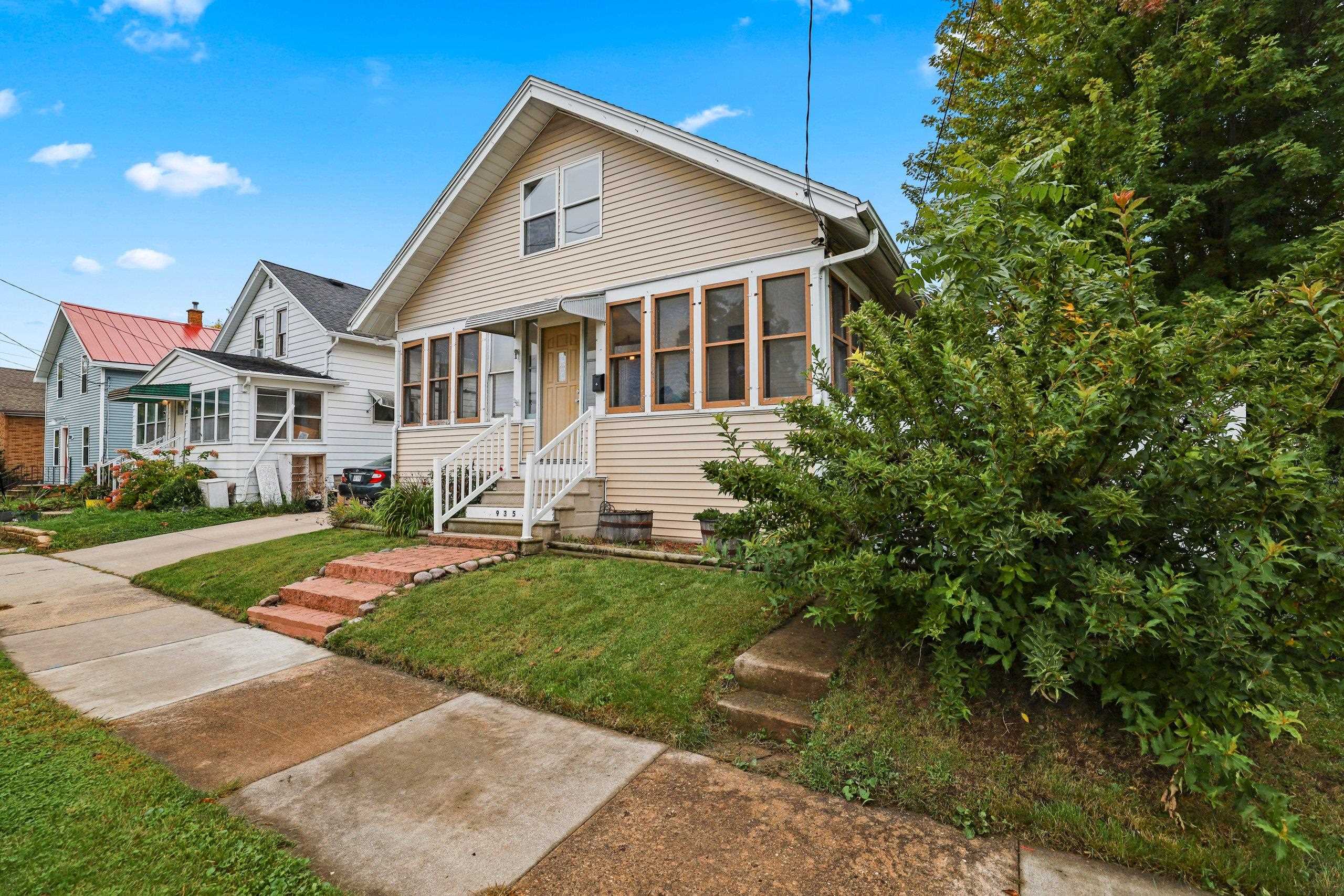 935 W 8TH Avenue
