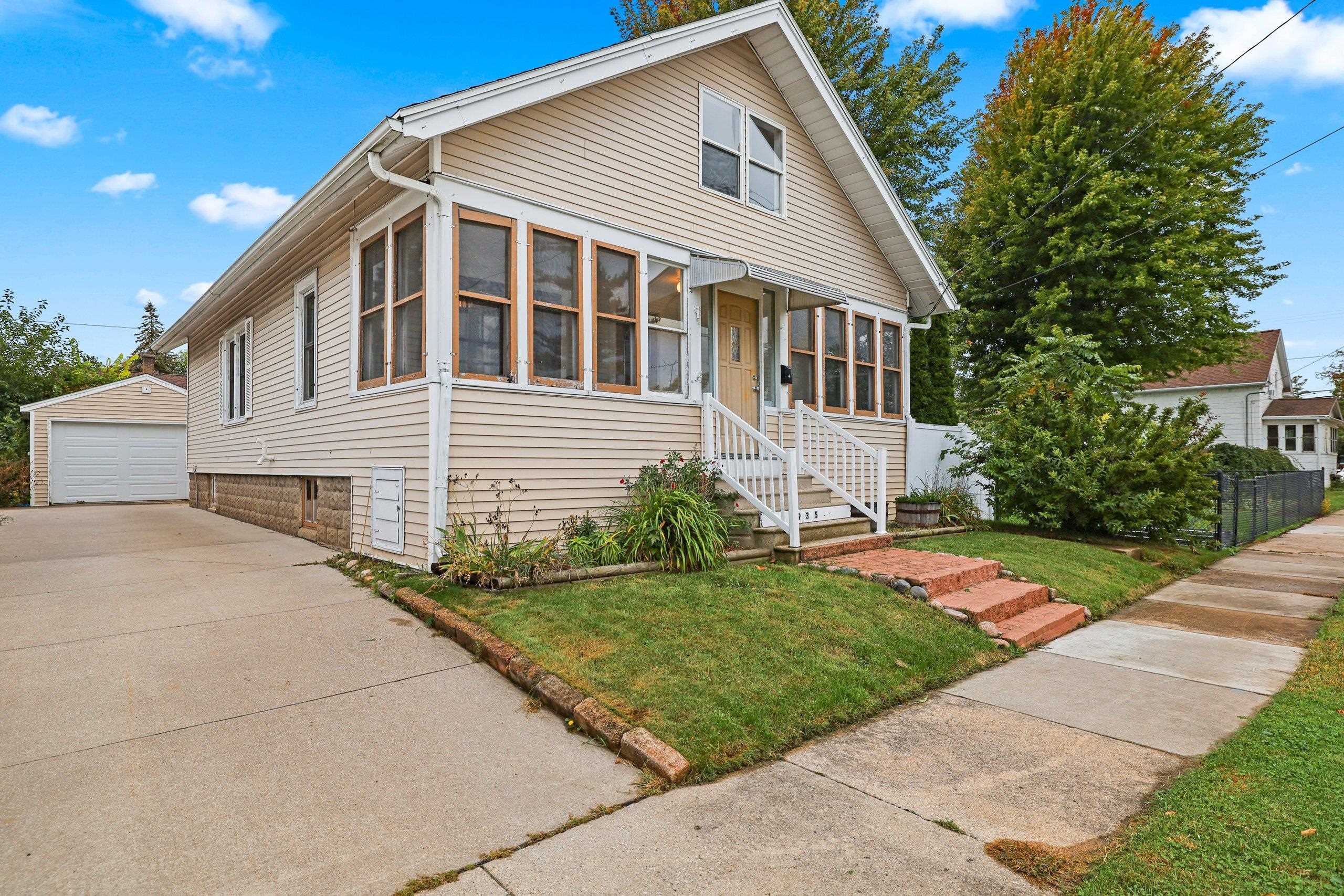 935 W 8TH Avenue