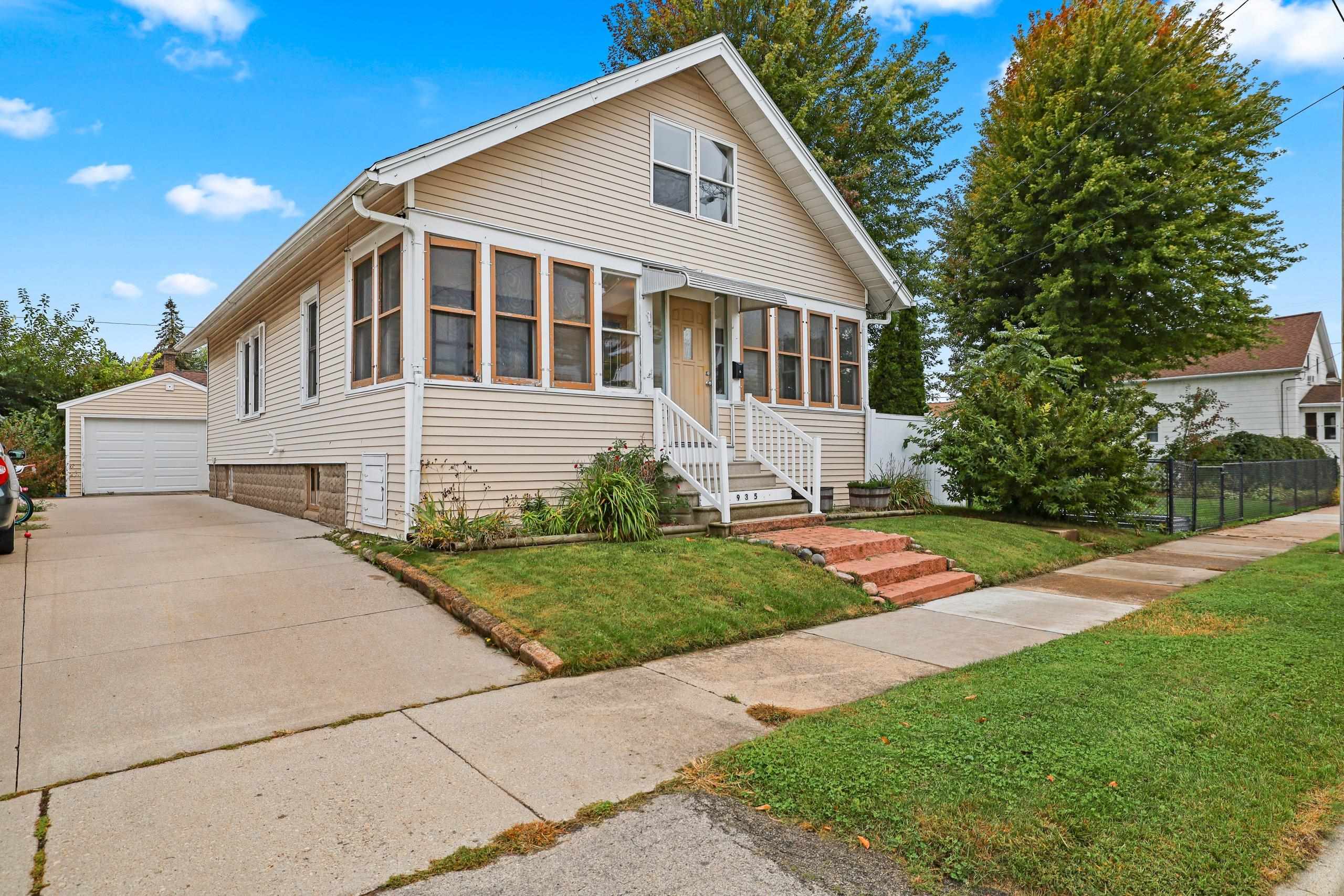 935 W 8TH Avenue