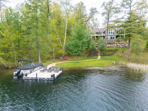 Photo of W12900 W SHORE Drive, CRIVITZ, WI 54114 (MLS # 50309135)