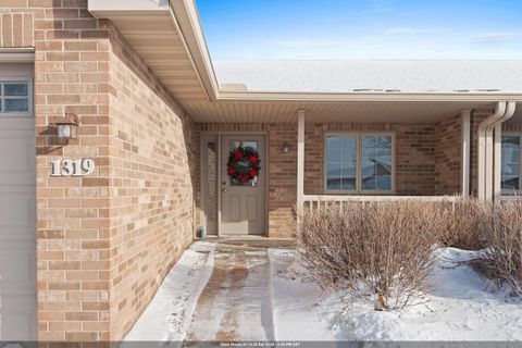 Photo of 1319 POND VIEW Circle #59, DE PERE, WI 54115 (MLS # 50318613)