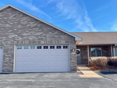 Photo of 1319 POND VIEW Circle #59, DE PERE, WI 54115 (MLS # 50318613)
