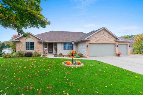 Photo of 2236 AUTUMN RIDGE Trail, GREEN BAY, WI 54313 (MLS # 50317295)
