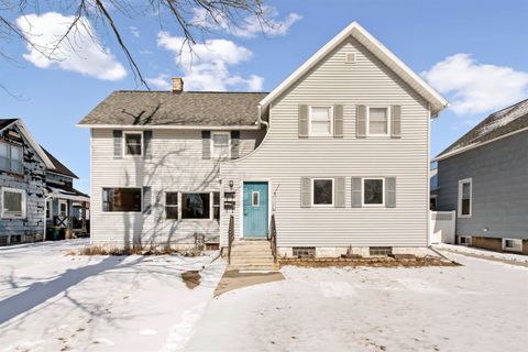 Photo of 1120 ELIZABETH Avenue, MARINETTE, WI 54143 (MLS # 50321586)