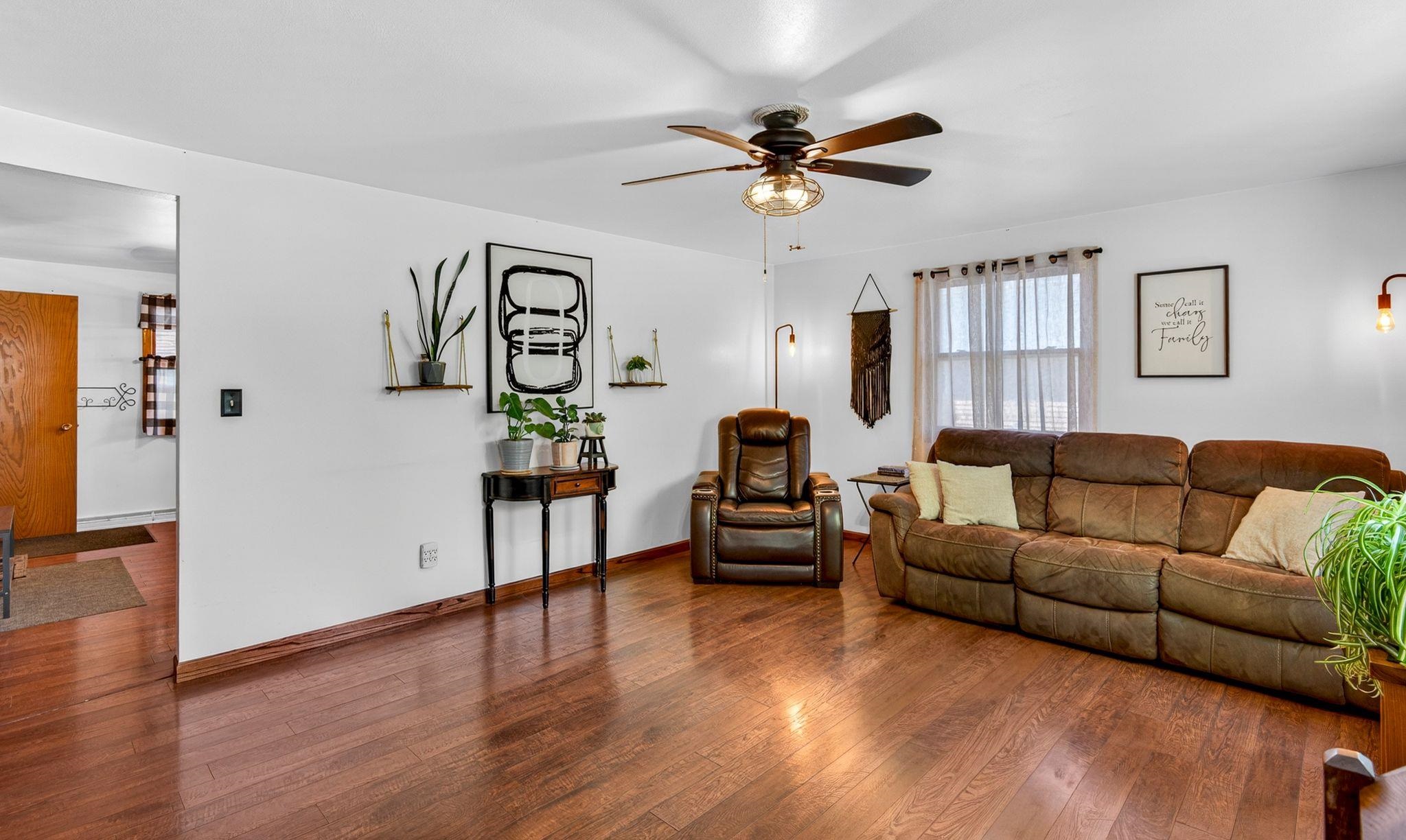 1438 W KIMBERLY Avenue