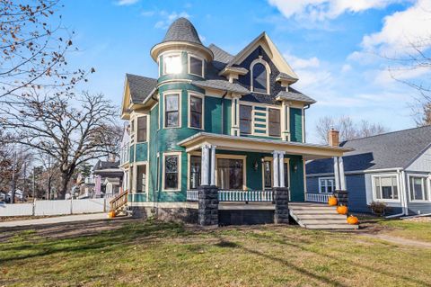 Photo of 145 S FRANKLIN Street, SHAWANO, WI 54166 (MLS # 50318578)